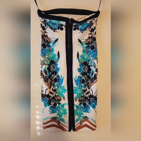 Strapless flower dress - Picture 2 of 3